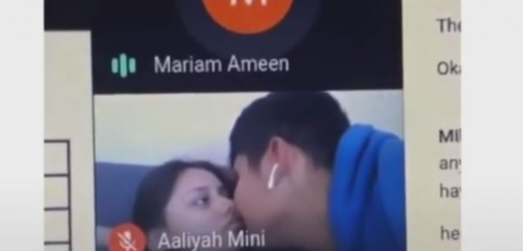 Students KISS in a VIRTUAL CLASSROOM